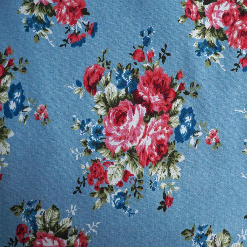 Baumwollstoff Motivdruck Blumenbouquet auf Jeans